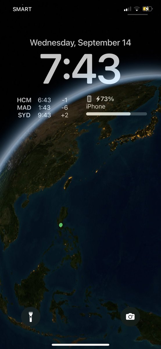 EasyJeric's tweet image. The duality of the Lock Screen. So cute!!! #iOS16 #iOSLockScreen