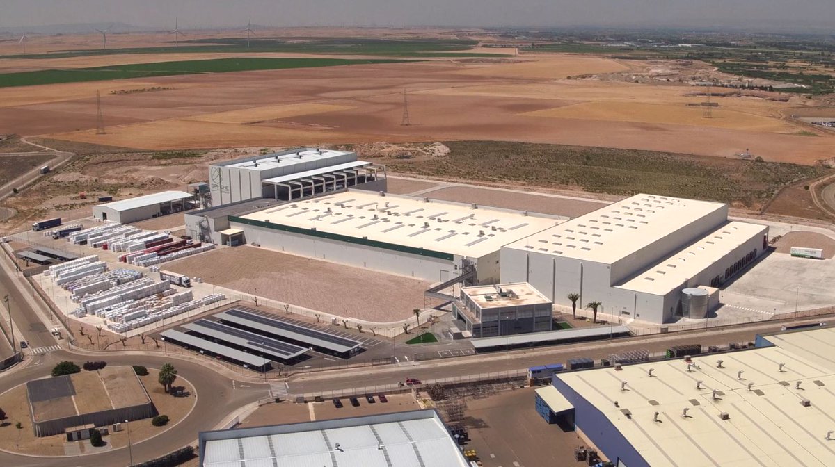 La nouvelle usine compte 32 000 mètres carrés dédiés à la production intégrant des critères d'efficacité énergétique. Un investissement de + de 32 millions d'euros, elle prévoit de dépasser les 100 millions d'euros de  CA en 2023, créer 35 emplois soit + de 300 salariés.
#rse