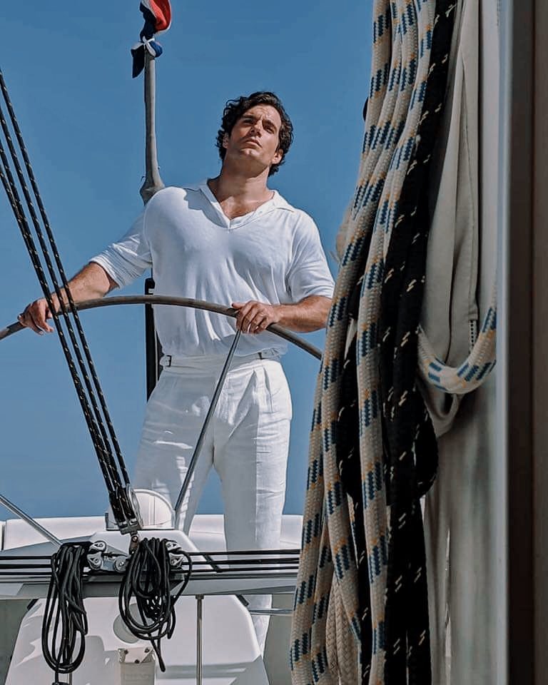 TheWitcherSardi's tweet photo. Henry Cavill recreando el meme https://t.co/mBKIr7Ict2