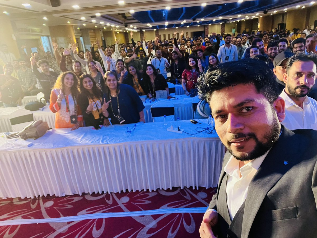 baapofchart's tweet photo. Thanks u Mumbai, we did make new family ❤️ https://t.co/KUE9SRFXae