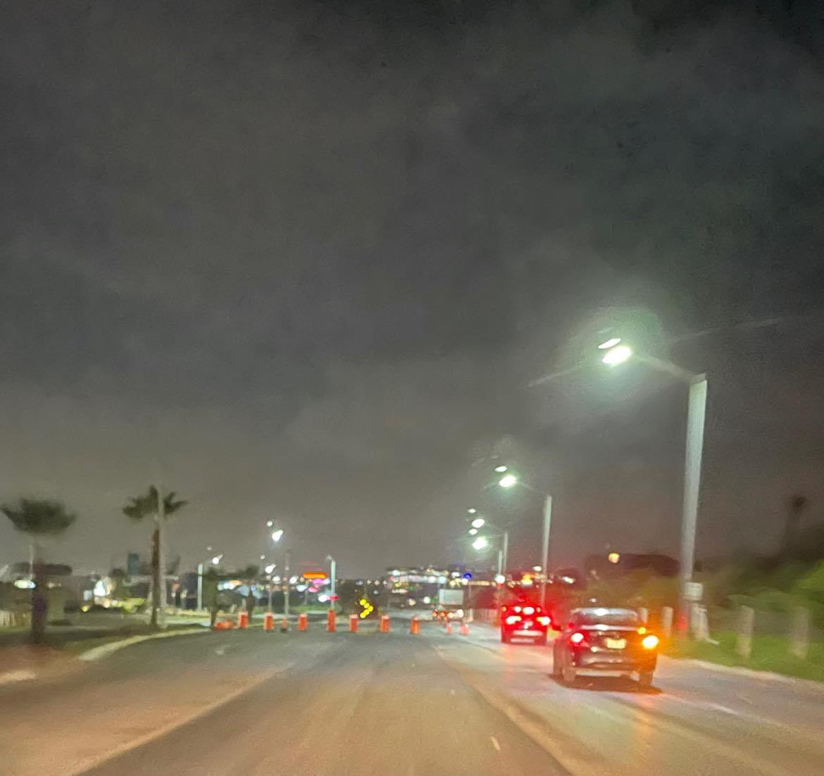 jorgeardzz's tweet photo. Solo hay el primer carril de la derecha habilitado! De Cumbres San Agustín a Puerta de hierro. 🚨🚨 @VialidadMTY @GAMEZMARIO @CumbresMty @SSPCMonterrey https://t.co/KGq4FcLXvS