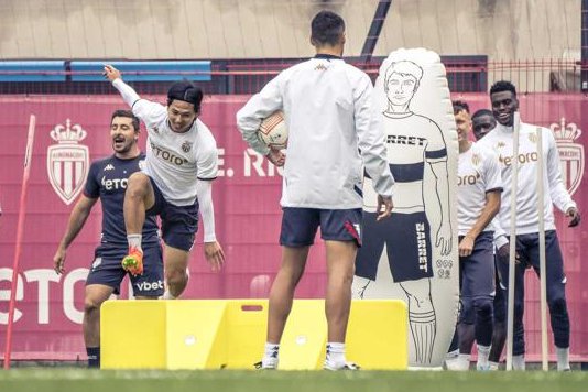 as_monaco_jp's tweet photo. 🏋️⚽️おっとっと・・・
🔜 #ASMFTC
#ヨーロッパリーグ #南野拓実 #前日練習 #EL用ウェア https://t.co/56c1JJC4Ma