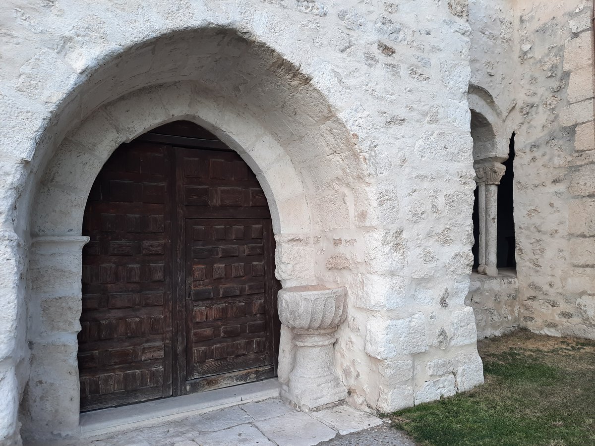 flormasom's tweet photo. Esta es la entrada a la iglesia de #Frumales #Segovia
Tiene la pila del agua bendita en la entrada. Es el único sitio donde lo he visto.
@cylromanica @RomanicoEspana @LaHuellaRomnica @cylesvida @patrimoniojcyl https://t.co/WsrvucbnwA