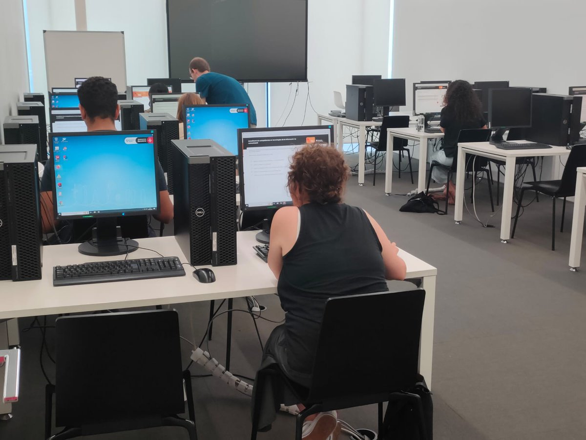 LasembraC's tweet photo. 📲 Arranquem de nou les FORMACIONS en #ComunicacióDigital al Cibernàrium de @barcelonactiva
Aquest curs l'hem començat amb una sessió sobre WhatsApp Business, una bona oportunitat per aprendre a optimitzar l'ús d'aquesta eina
#formació #laSembra #Cibernàrium https://t.co/2dE9fV3rIn