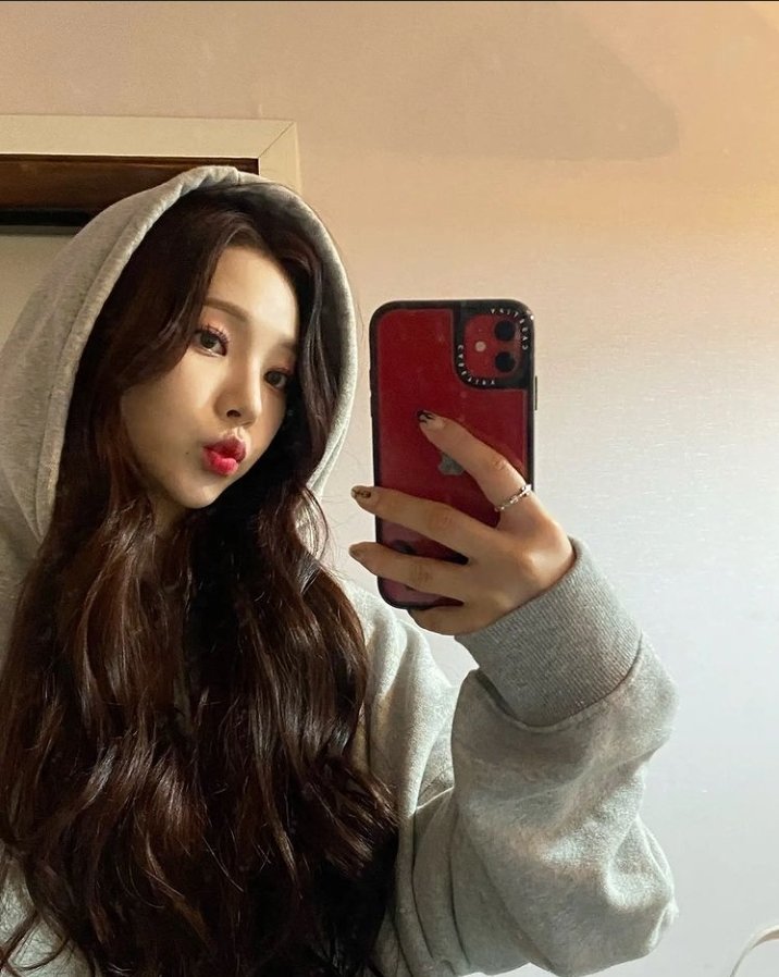 witchlier's tweet photo. this hoodie is not mine https://t.co/YSJIuYVb4r