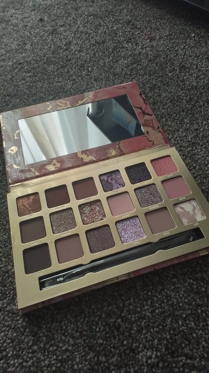 EyeMakeupSarah's tweet photo. I saw this eyeshadow palette by @W7makeup on someone's Tiktok and then i bought it myself, because I like the shades in the palette!
#eyeshadowpalette #makeup #makeuplover #makeupsarahlou #w7makeup https://t.co/ODXkBMBBiu