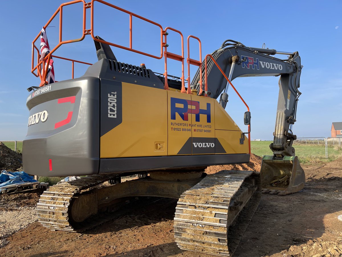 Great to see kit on the move this morning, keeping one of the R&amp;S teams busy way into 2023! 👍🏻 ⁦@SMT_GB⁩