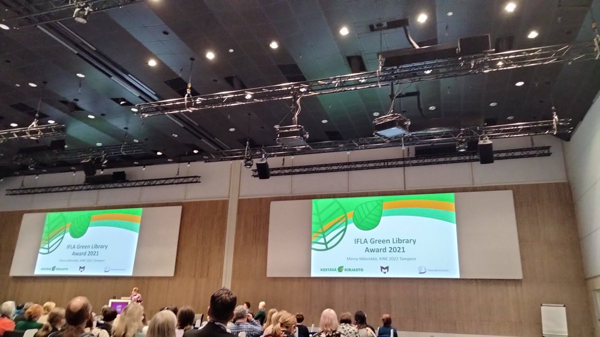 AnneLehto's tweet photo. Kirjastojen ympäristötyö  Suomessa on saanut jo kansainvälistä tunnustusta: @oulunkirjasto sai viime vuonna @IFLA Green Library Awardin. #kirjastot #hiilijalanjälki #hiilikädenjälki #kine2022 https://t.co/wJYZe8F0qO