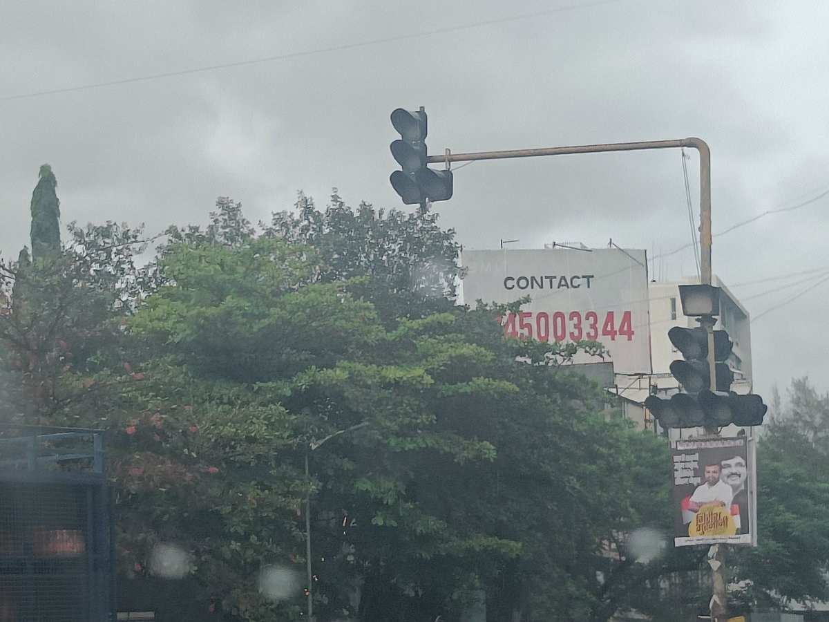 rahulgodbole's tweet photo. @PuneCityTraffic 
Signals are not working near karve statue Kothrud. https://t.co/ztch90Ei6B