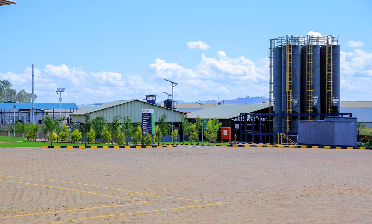 EAMedicalVitals's tweet photo. Our state-of-art manufacturing plant is based in Uganda  and has the capacity to readily supply the EastAfrican and @COMESABusiness  markets with high quality, affordable medical consumables. 

#manufacturingplant #Legacy #Uganda https://t.co/Iursjw4QDe