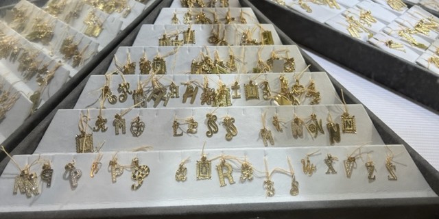 Hardcorepawn's tweet photo. Delicate charms. We're here for it!
#charms #charmlover #gold #goldjewelry #goldcharms #goldchain #detroit https://t.co/jKRQKph8MQ