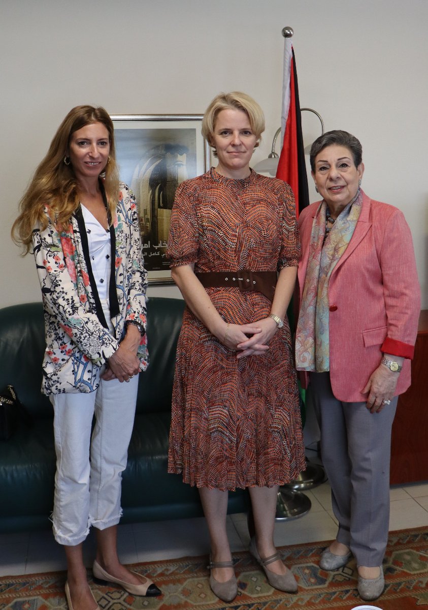 .@DrHananAshrawi met with 🇨🇭Rep. in 🇵🇸@AnneLiseCH & Dep. Regional Coordinator @JustineHR & discussed women, youth & elections, escalation in #IsraeliCrimes & settler violence, continued Swiss support for @UNRWA. They also confirmed that the 'IHRA' definition has not been adopted.