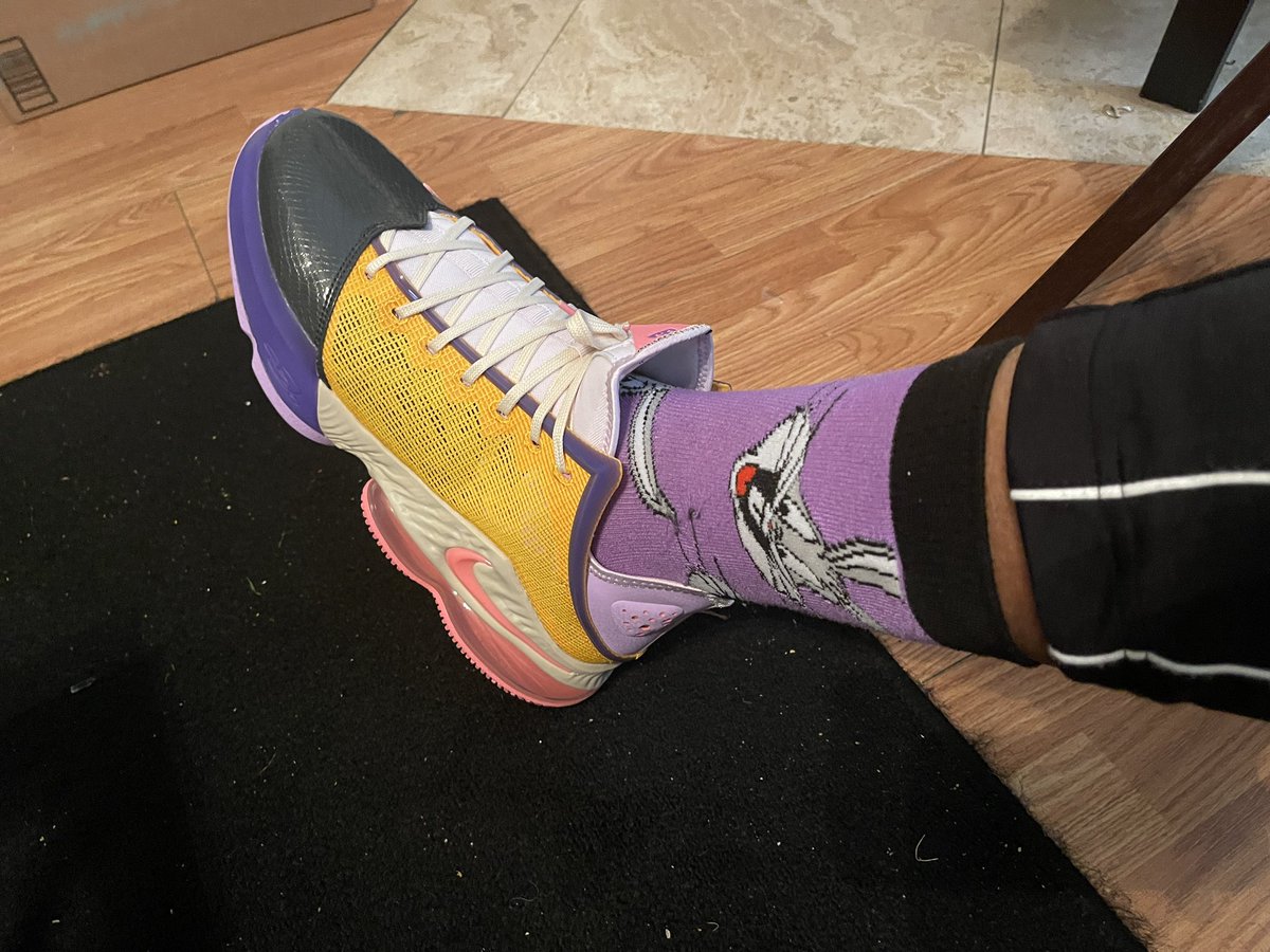 DaryleLSmith's tweet photo. Today’s Drip Wear
#YankeesFit #Lebron19 #BugsBunny #GodIsDope @ahmiryoung 
 @uncle_rjs 
@KidFromTheX @CallMeCoachVP @LiCkMyJs @TheDon8708 @5aluteMeImPaige @LexxDaTurtle @mizz_tae @mdeeeeee_ @LadySideshow @MagMr44 @CoachWes03 @ALilBitOfEryn @IngloriousGUIDO
@kp0pkicks https://t.co/TbXyb0Exox