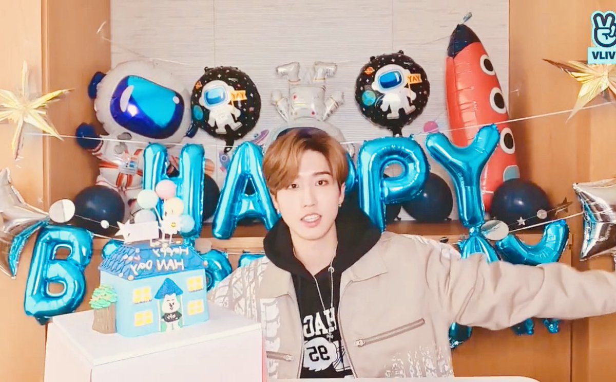 skzshots's tweet photo. our birthday boy! 🐿️ https://t.co/b4ivNw0cFu