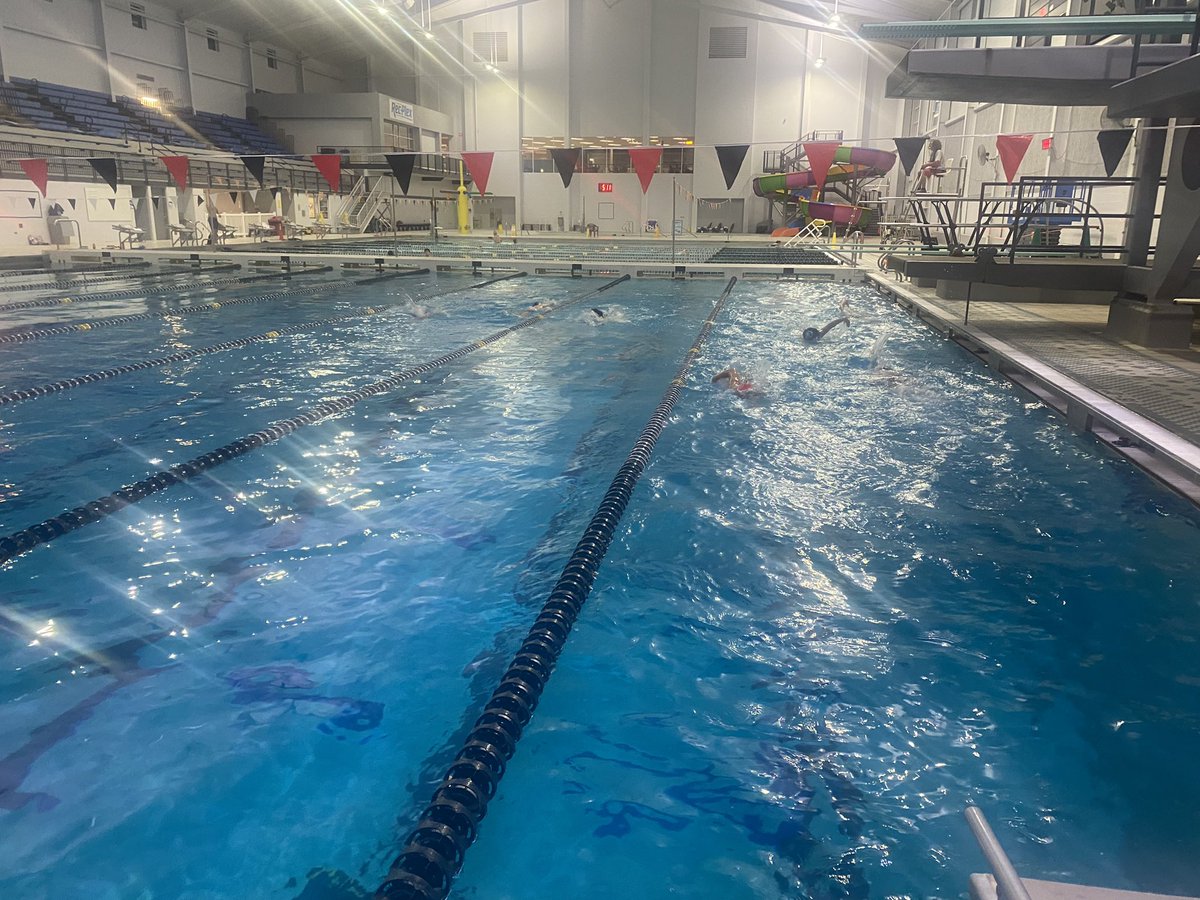 FZS_SwimandDive's tweet photo. Practice at 5am, these boys are troopers. Little reward of cinnamon rolls for early practice. #earlypractice https://t.co/ZVVB7tKA2p