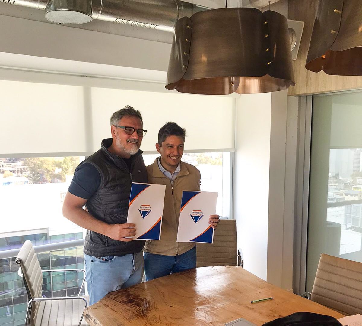 ¡Seguimos desarrollando #vínculos que inspiran la creación de valor! 🤝⚡

Recibimos la visita de la <a href="/incubadora_noc/">Incubadora Del NOC</a> , quienes firmaron junto a <a href="/juancsantiago/">Juan Santiago</a> y <a href="/walterabrigo/">Walter Abrigo</a> un acuerdo de colaboración que impulsará oportunidades para el #ecosistema✊.