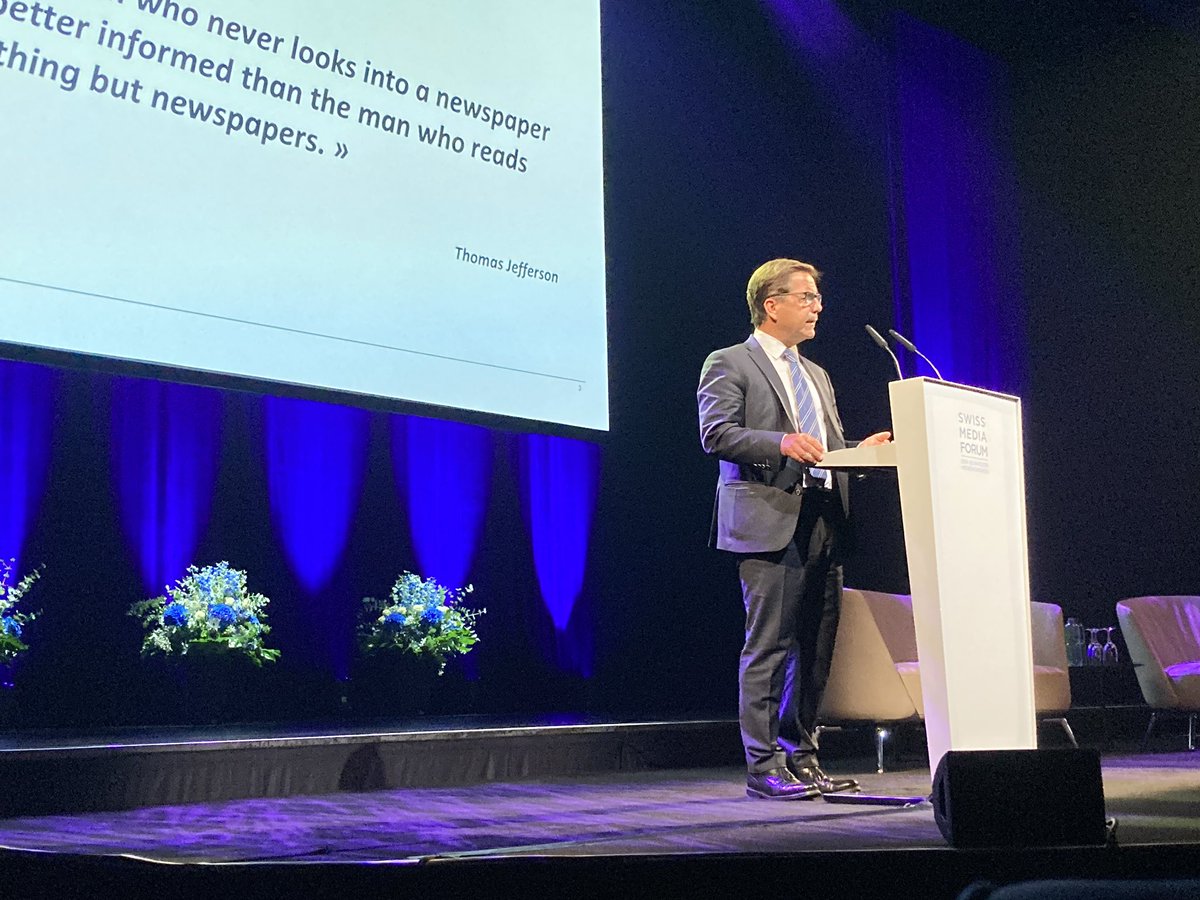 « Es wird heute oft Reden, Schreiben, Senden mit Kommunizieren verwechselt. […] Kommunikation im Sinne der Möglichkeit für mehr gegenseitiges Verstehen. » Bundeskanzler <a href="/WThurnherr/">Walter Thurnherr</a> über die politische Kommunikation an der Eröffnung des Swiss Media Forum 22 in Luzern. #SMF22
