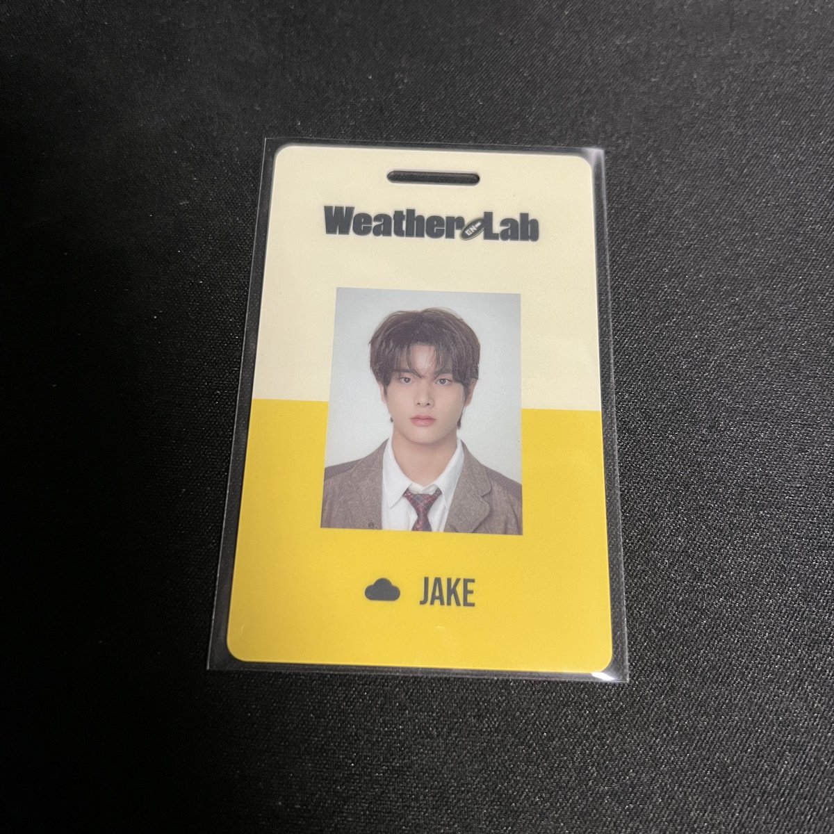 filosimpjaeyun's tweet photo. #ssyproofs 
OMG dumating na yung isa sa mga gustong kong non-album pc. thank you so much @daegusells for letting me adopt your jake sg id. 🫶🏻🥰 https://t.co/yELT2az6VV