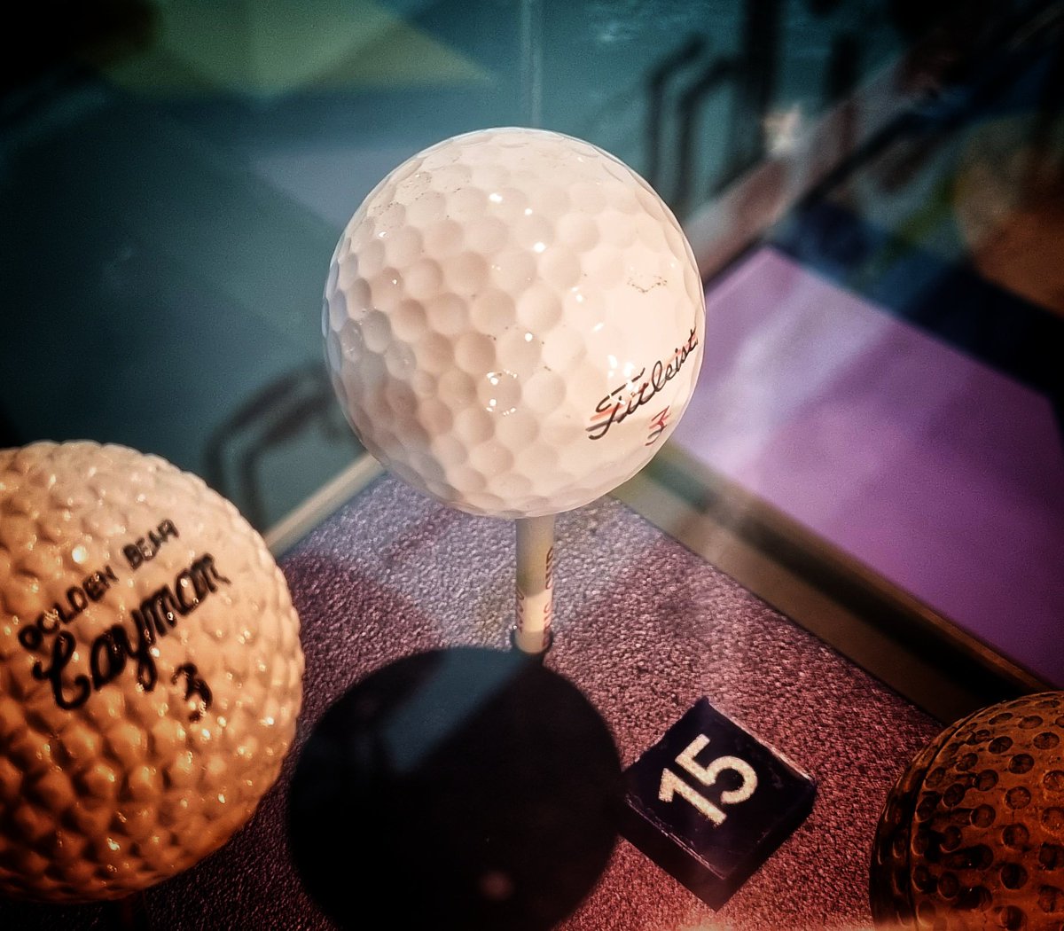 WorldGolfMuseum's tweet photo. Can you spot the shape of these dimples? Zoom in for a close look. Dimple patterns are unique to makers and types of ball, this Titleist Pro C1 ball from Jiyai Shin, 2008 @AIGWomensOpen Champion are spherically tiled. #AskAMuseum #MathsInMuseums https://t.co/QcOoOULjGR