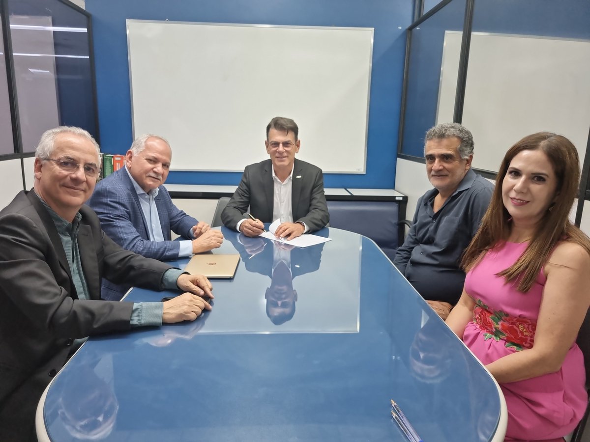 sistemacndl's tweet photo. Tem novidade saindo do forno por aqui... em breve a CNDL terá uma nova sede! 😍👏

🔝 Depois de um longo processo de curadoria e debates internos, o presidente José César da Costa formalizou a aquisição do edifício que será a futura sede da CNDL em Brasília. https://t.co/sML3QMrqGb