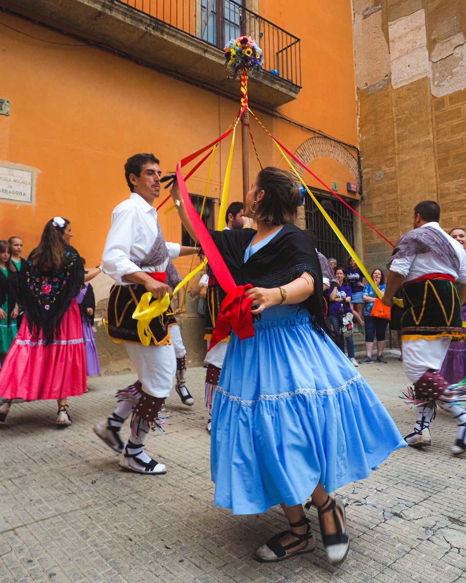 bgitanestgn's tweet photo. Ja tenim pal renovat! Santa Tecla, les gitanes estem preparades!
Moltes gràcies a tots els que ens vau acompanyar.
Gràcies Àngels Cantos per remodelar el pal i fer-lo tan nostre.
Gràcies @coblalamitjalluna per acompanyar-nos en aquest dia!
#700tecles #gitanillas #esbartdt https://t.co/Fz1iN8htmH