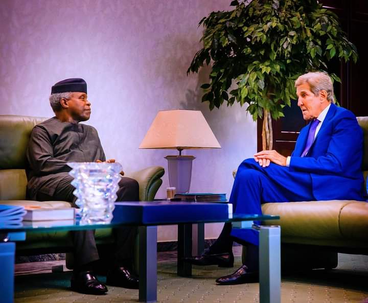 Grassroot37_PYO's tweet photo. As a follow-up to my discussions regarding our climate and clean energy plans, especially the proposed #debtforclimateswapdeal to achieve a just and equitable energy transition for Africa, I met with the US SP Envoy for Climate, John Kerry in Abuja.
#grassroots37forpyo https://t.co/p4nXLCZtdR