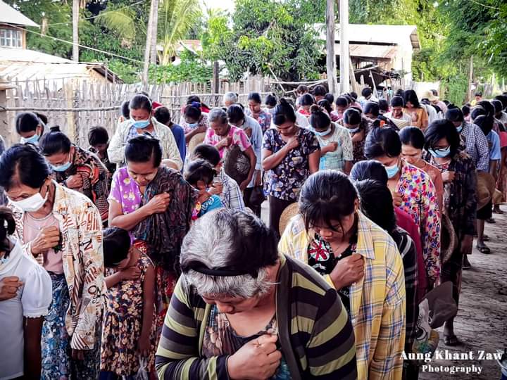 miN13700's tweet photo. For the @UN continued recognition of Ambassador U Kyaw Moe Tun, the protesters of Chindwin West Bank Strike in Sagaing Region continued their daily protest against the murderous military dictator on Sep 14.

#UN_ProveYourExistence4Justice
#2022Sept14Coup
#WhatsHappeninglnMyanmar https://t.co/MLR9YTzLi4