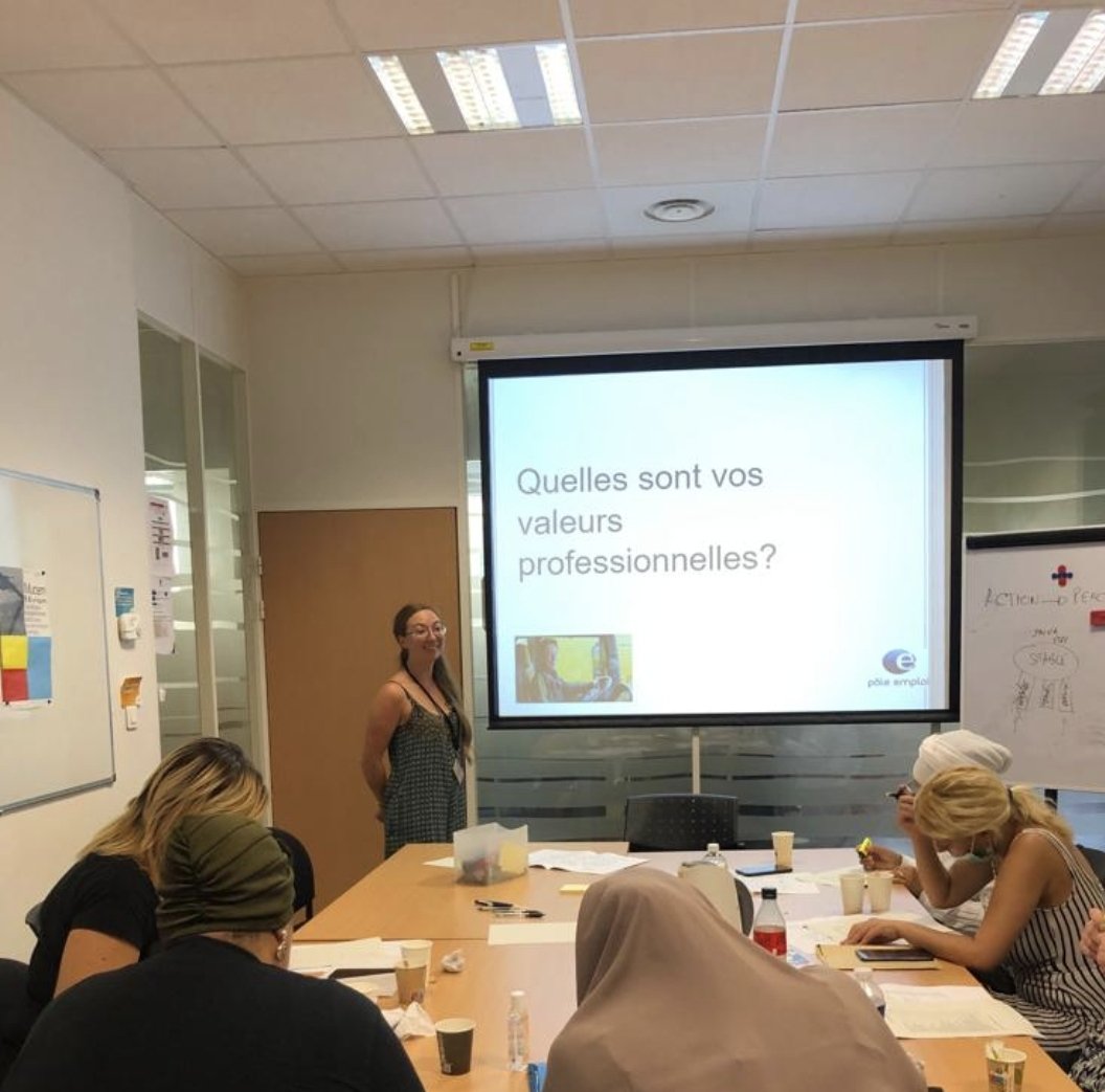 Franc succès pour l'atelier femmes à  <a href="/pe_marseille14/">diego bonnardel</a> , leur place dans le monde du travail et la confiance en soi, abordés dans un cadre bienveillant et participatif. 100% de présentes!! Bravo à <a href="/bourcier_chloe/">bourcier chloe</a> et rizlaine pour cette innovation auprès de nos publics.