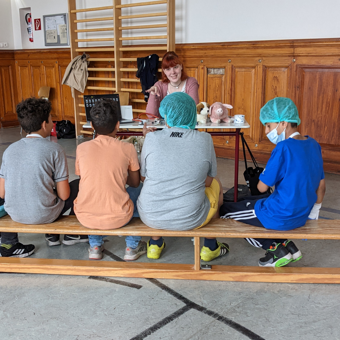 Unsere neue Runde #AbenteuerBeruf ist gestartet! Die ersten #BerufeStunden mit 10 tollen #Berufspat_innen fanden in der Gesundbrunnen-Grundschule im Wedding statt. 💪💪😊 #berufsorientierung #beruflichevorbilder #grundschule #zukunft