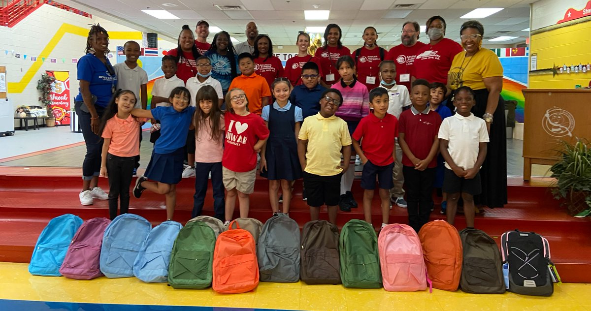 Last month, Aramark’s LEAD, Impacto, and Synergy ERGs worked with the Aramark Community Relations team to host back-to-school events across the U.S. in partnership with local nonprofit organizations. 

Read the story: aramark.com/about-us/newsr… 

#AramarkVolunteer