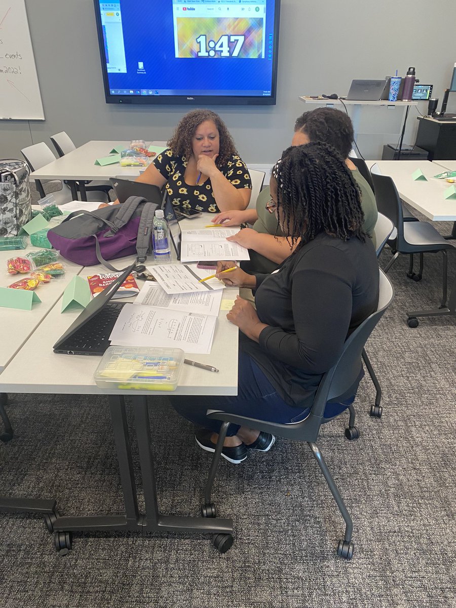 lwilcox_ocps's tweet photo. Pedagogy in Practice. 2nd grade teachers engaging in learning about fluency. @CDLocps @DaveGorham_OCPS @RobBixler_OCPS #OCPSImpact2022 #IMPACTMath https://t.co/NdQfSl4dg4