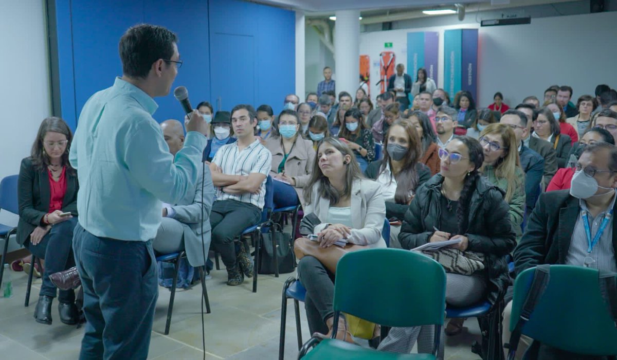 DNP_Colombia's tweet photo. #AEstaHora la Dirección de Gobierno, Derechos Humanos y Paz del #DNP lidera capacitación para entidades del Gobierno nacional, a fin de orientar el proceso de #ConsultaPrevia a pueblos y comunidades, en el marco del Plan Nacional de Desarrollo (#PND) 2022-2026. https://t.co/1N6tW0b3Wu