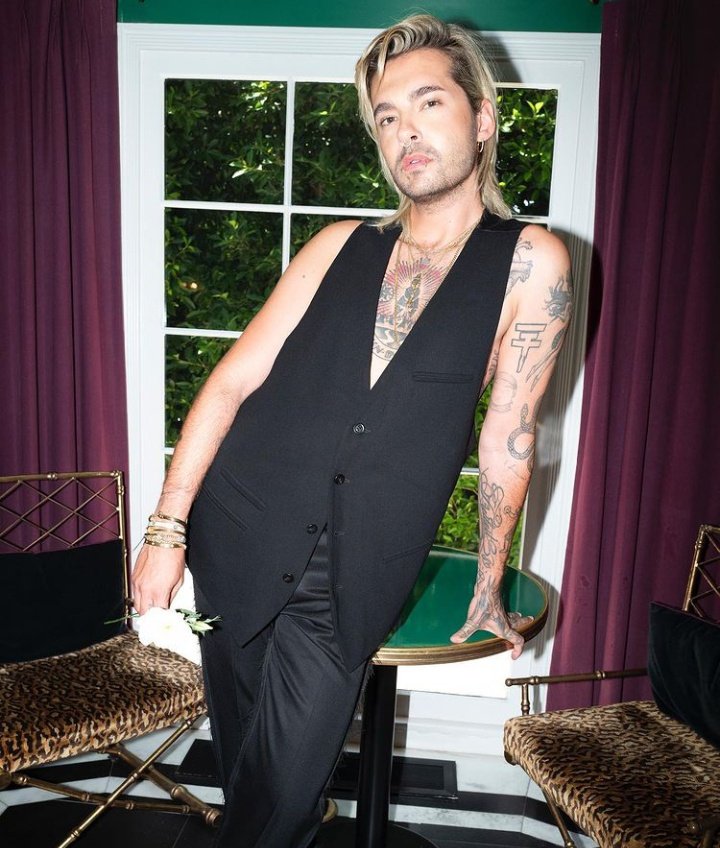 Si Bill nació para que las cámaras lo amen 😍🥺🥰❤️💛 
#BillKaulitz