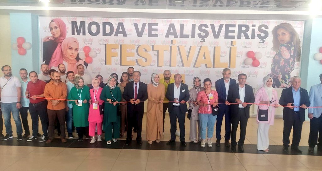 Fuarlar şehri Van'da, bir fuar açılışı daha yapıldı.
Van Terziler Odası Başkanımız Sayın Çetin Karaduman, Van Moda ve Alışveriş Festivali'nin açılışına katıldı. 
<a href="/isaberge65/">İsa Berge</a> <a href="/baskancetin65/">Çetin Karaduman</a>