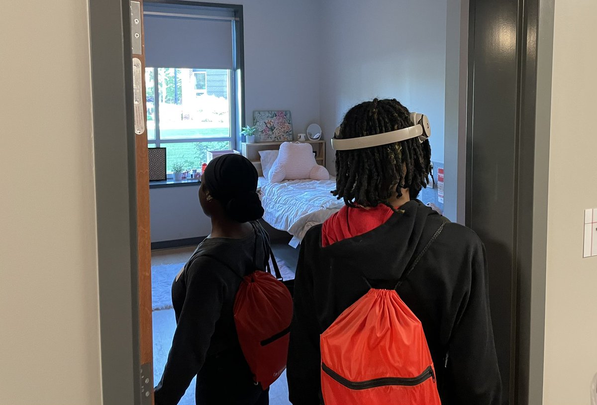 🏫 CARDINAL BRIDGE ACADEMY | About 90 <a href="/JCPSKY/">JCPS</a> students who are part of the first <a href="/uofl_cbabiz/">Cardinal Bridge Academy</a> cohort are at <a href="/uofl/">University of Louisville</a> today, touring the campus and meeting with mentors!

JCPS <a href="/uofl_cbabiz/">Cardinal Bridge Academy</a> scholars can earn up to 12 hours of college credit through the @UofLbiz! #WeAreJCPS