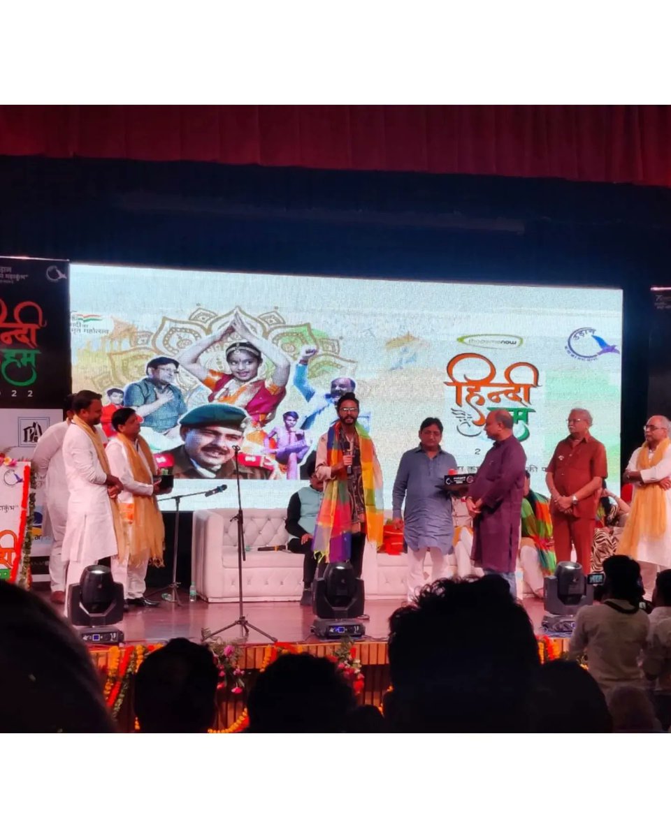 TheToakShow's tweet photo. @TheToakShow जहां कहीं भी होगा सनातन हिन्दू और उसकी भारतीयता के लिए दहाड़ेगा 🚩🕉️
आप सभी का आशीर्वाद और धन्यवाद् 🙏
जय श्री राम ❤️‍🔥 https://t.co/5SzKDEaNYZ