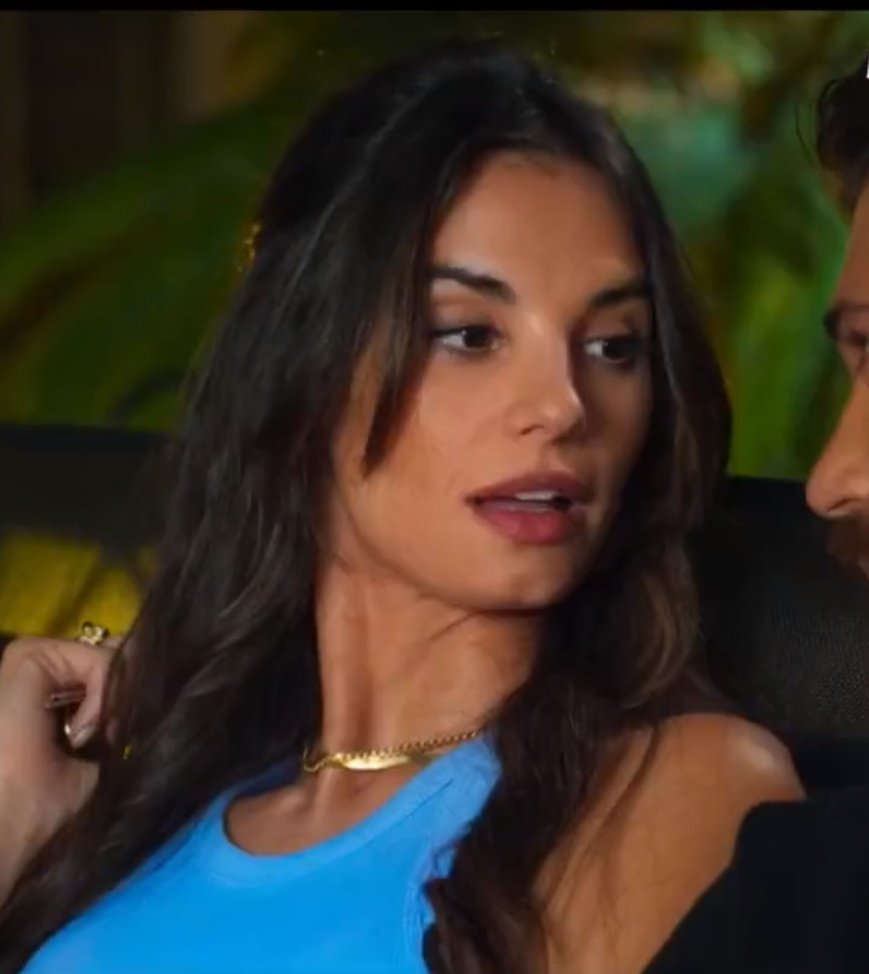 - io.. Che colore sono?
— Blu.. Come tutti i maschilisti, egocentrici, infantili che ho conosciuto nella mia vita

🙃😂

#CanYaman
#FrancescaChillemi
#ViolaComeIlMare