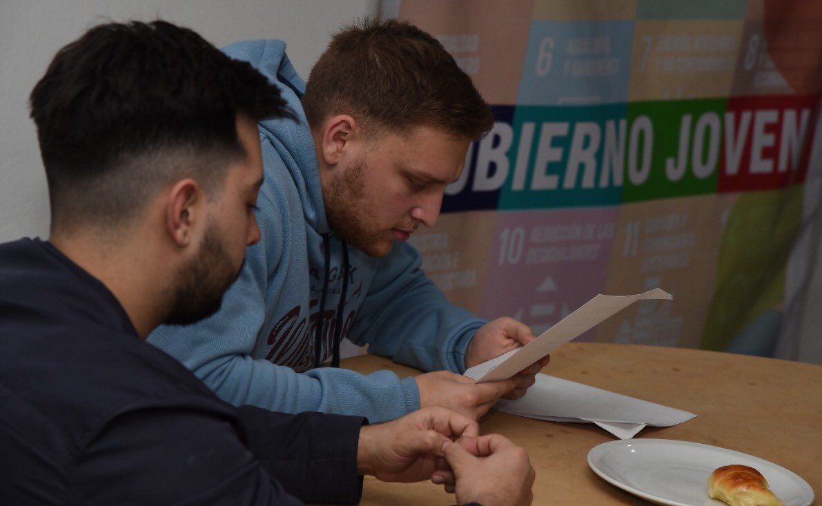 gobiernojoven_'s tweet photo. Junto a un grupo de jóvenes
presentamos #GobiernoJoven, un espacio de participación, diálogo y propuestas.
Destacamos y valoramos el compromiso con nuestro país y la vocación de esta fuerza joven sobre la cosa pública.
#ConsensoFederal
#Argentina https://t.co/Nvn71Deawz