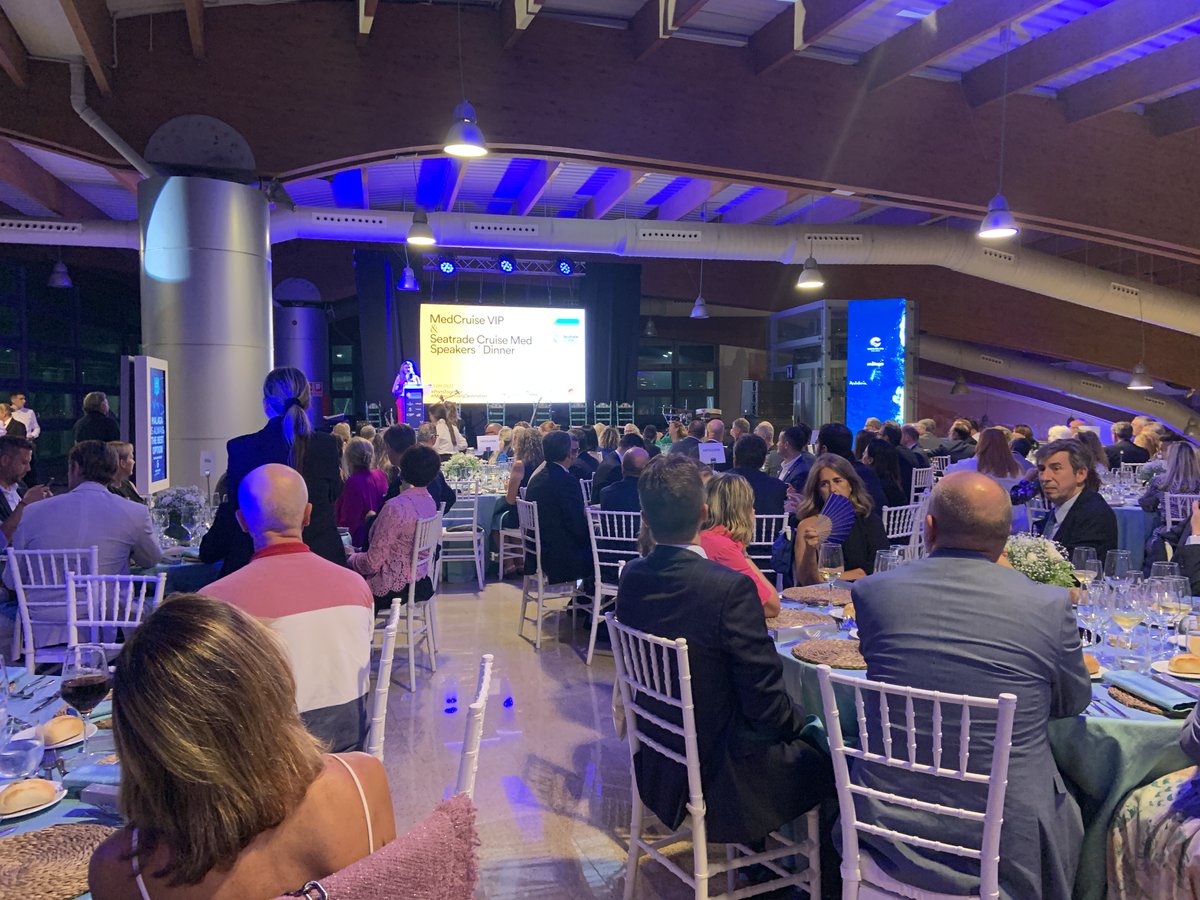 MedCruisePorts's tweet photo. #MedCruise VIP &amp; Seatrade Speakers´dinner 😍 What a beautiful family gathering! We have explored the fantastic Andalusian culture via its gastronomy and art; thank you to all participants and collaborators! 
#MedCruise4ourplanet #MalagaSmilingDestination https://t.co/WfE5aQaJIn