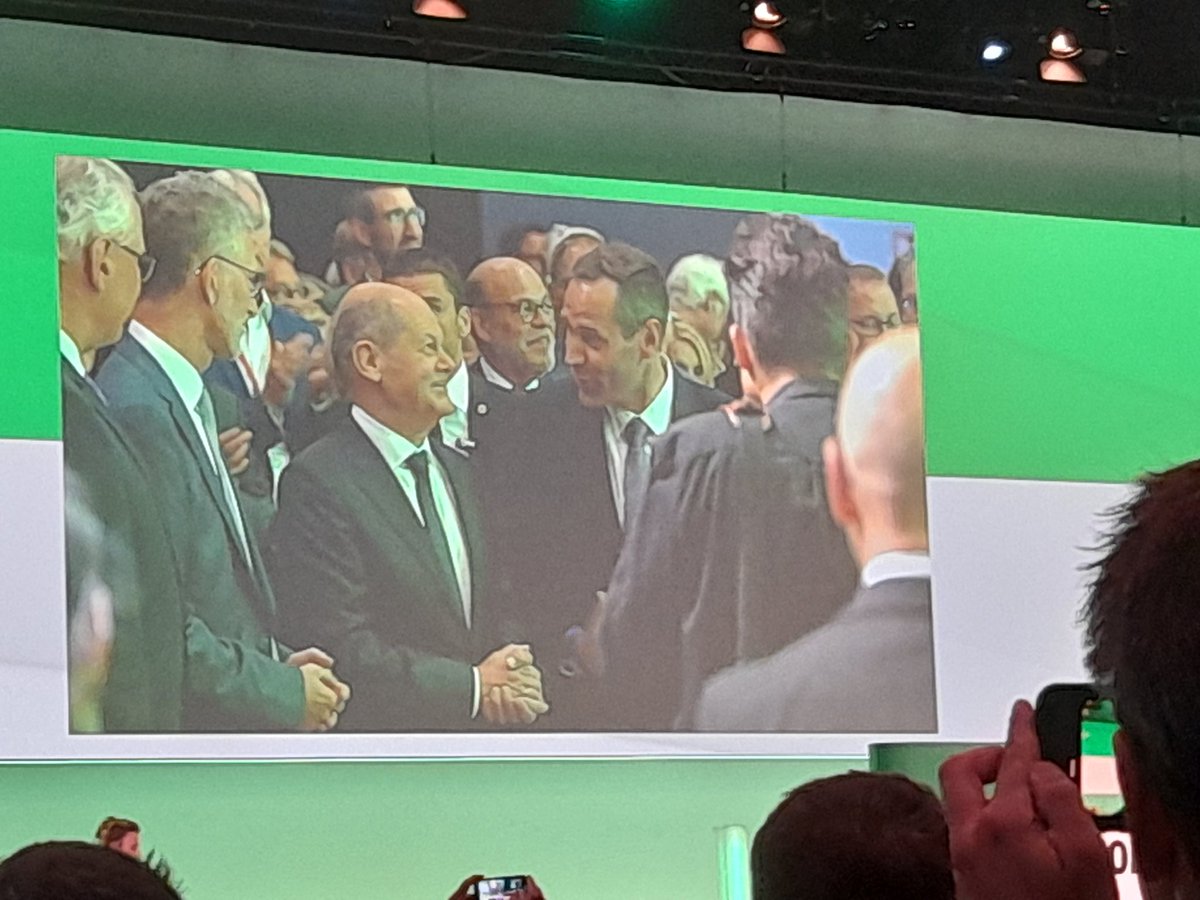gdp_hessen's tweet photo. Der @Bundeskanzler besucht die weltweit mitgliederstärkste Gewerkschaft für Polizeibeschäftigte. 
#GdPWirFürMorgen #GdPBundeskongress2022 #Polizei https://t.co/DE5DD9qLig