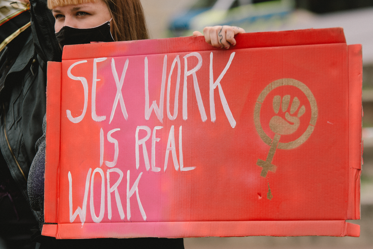 69Shop's tweet photo. oggi è il #SexWorkerPrideDay - chi lavora nel sesso ha bisogno di diritti e tutele, il lavoro sessuale è lavoro - #SexWorkIsWork #sexworkerpride #sexworkerpride2022 #sexworker #swp22 #sexwork #swpride https://t.co/xbzEFNdw9Q