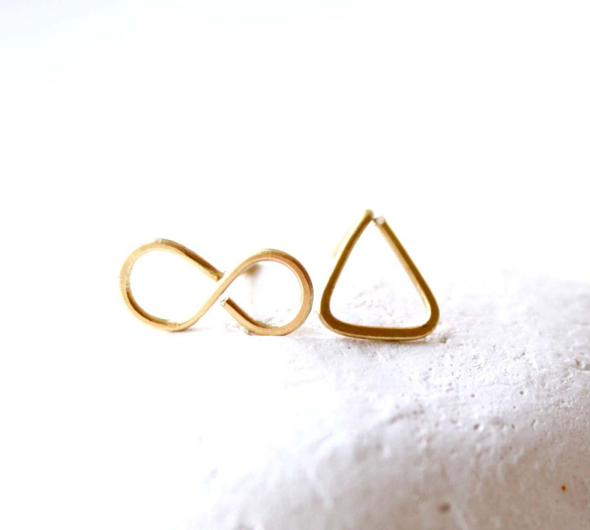 youssefgirgeis's tweet photo. Mismatched earrings - two pairs set. Rose gold or yellow gold small studs. Mismatched  style, Jewelry trends 2021. Graduation gift for her.
 #Mismatched #Graduation #Jewelry #SmallStuds #rose #YellowGold #EverywhereUR

👉https://t.co/RElflgmrc3 https://t.co/7TXuQYKFL6