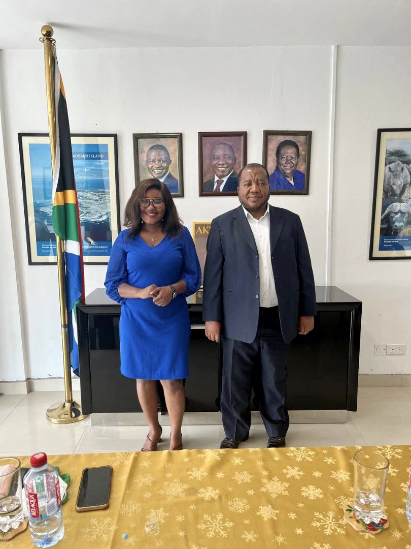 gayoghana's tweet photo. The @lcoyghana team had fruitful discussions with the South African Deputy Commissioner H.E Thando Dalamba on how the Embasy could support this year's LCOY, looking at the fact that the regional COY for Africa is being hosted in South Africa as LCOY is a pre-cursor to RCOY https://t.co/1xAajyN7xD