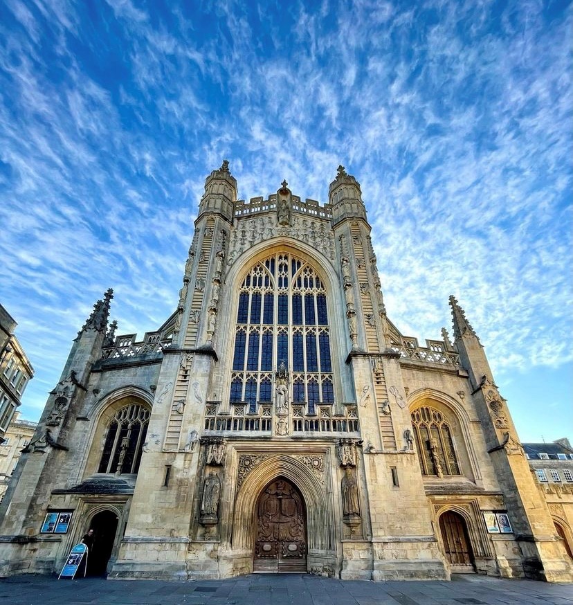 richardsonswift's tweet photo. Bath Abbey looking beautiful in today's (almost) sunshine!
.
.
#bathabbey #bath abbey #bathuk #visitbath #explorebath #bathcity #yourbathcity #bathphotography #bathlifemag #bathlife #whatsoninbath #somerset #bluesky https://t.co/U1HYggZ2DC