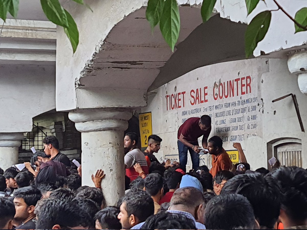 Pushpen1620's tweet photo. IB bindra stadium mohali.@BCCI sabse ameer cricket board h aur yaha ke ticket counter pr situation esi h jaise ki pakistan m biryani bat rhi ho. 10 student ticket ke liye 2 ghanta time aur 26000 total ticket aur student counter sirf 2 taaki black m sell krke paise kamaye jaa ske https://t.co/HNMxc81JU2