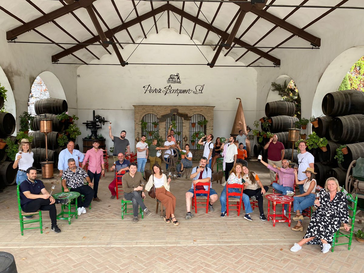 vinosdomm's tweet photo. ¡Seguimos formando a los futuros 𝐭𝐞́𝐜𝐧𝐢𝐜𝐨𝐬 𝐞𝐬𝐩𝐞𝐜𝐢𝐚𝐥𝐢𝐬𝐭𝐚𝐬 𝐝𝐞 𝐯𝐢𝐧𝐨𝐬 𝐲 𝐯𝐢𝐧𝐚𝐠𝐫𝐞𝐬 𝐌𝐨𝐧𝐭𝐢𝐥𝐥𝐚-𝐌𝐨𝐫𝐢𝐥𝐞𝐬!#curso #tecnicoespecialistaenvinosyvinagres #PXperts #montillamorilesdo #bodegas #catadirigida #asoleo #prensado #uvapedroximenez https://t.co/YQvmU8fpVf