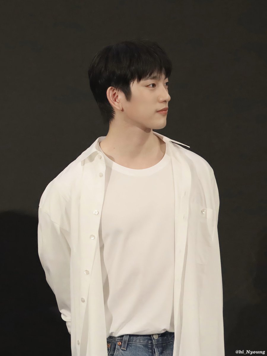 hi_Nyoung's tweet photo. 머리동글.. 코동글.. 동글동글 깜장콩 바리왕자 
220913 무대인사 #진영 #Jinyoung https://t.co/0k3HzgHMen