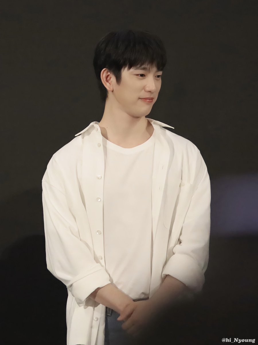 hi_Nyoung's tweet photo. 머리동글.. 코동글.. 동글동글 깜장콩 바리왕자 
220913 무대인사 #진영 #Jinyoung https://t.co/0k3HzgHMen