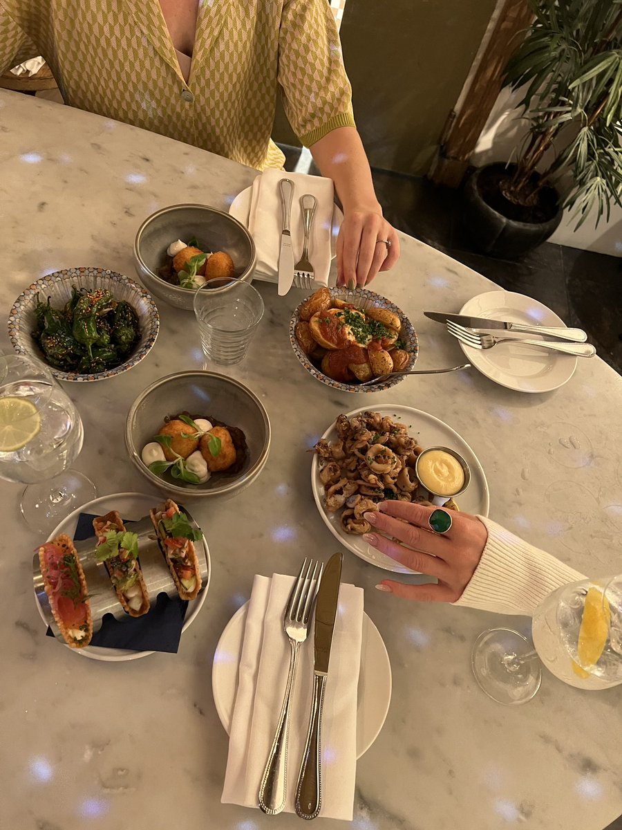 Last night: Eating ridiculously delicious food, while having ridiculously interesting web3-conversations with <a href="/Logcast_/">Logcast</a> ! 👯‍♀️👌🏻👾✨🚀
#WomenInWeb3