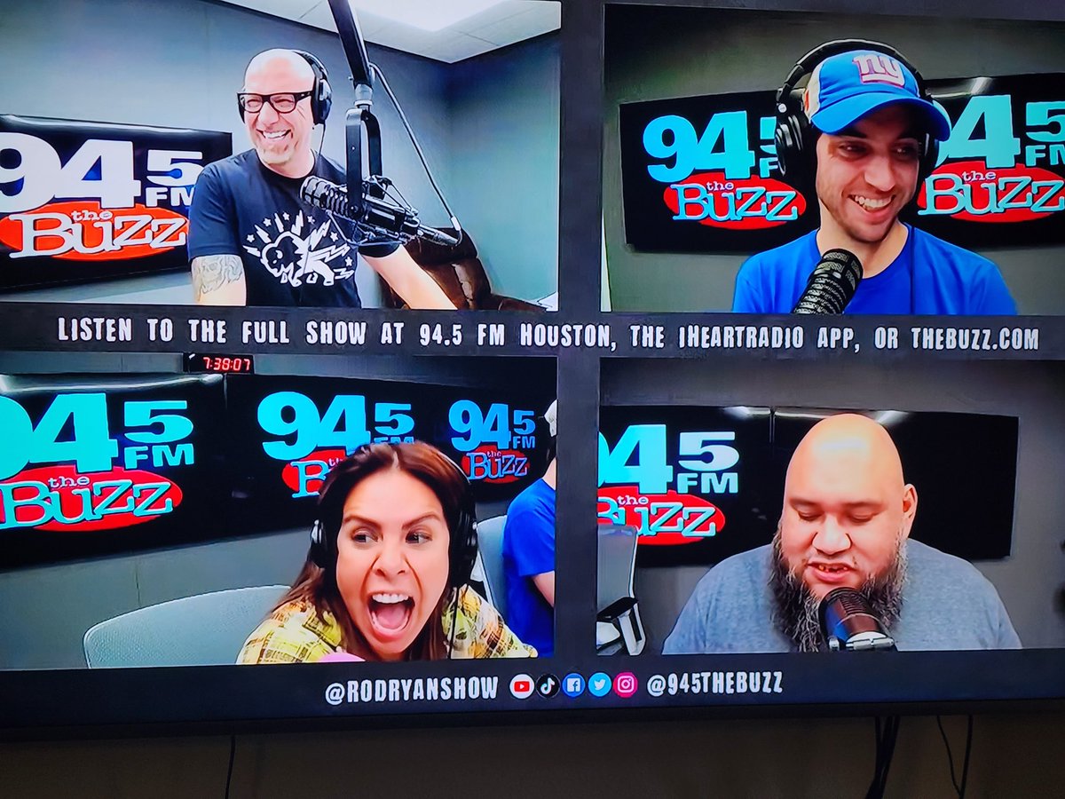 KMundoB's tweet photo. @rodryanshow I love when @thechile plays games!😂😂
#WhatDatMoufDo https://t.co/hUykGNj8O6